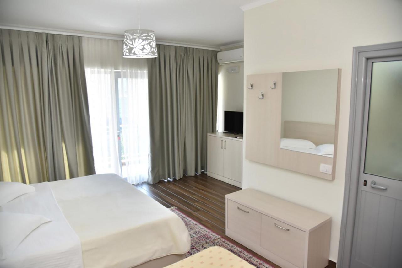 Hotel Imperiale Драч Екстериор снимка