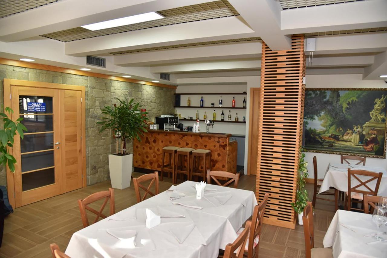 Hotel Imperiale Драч Екстериор снимка