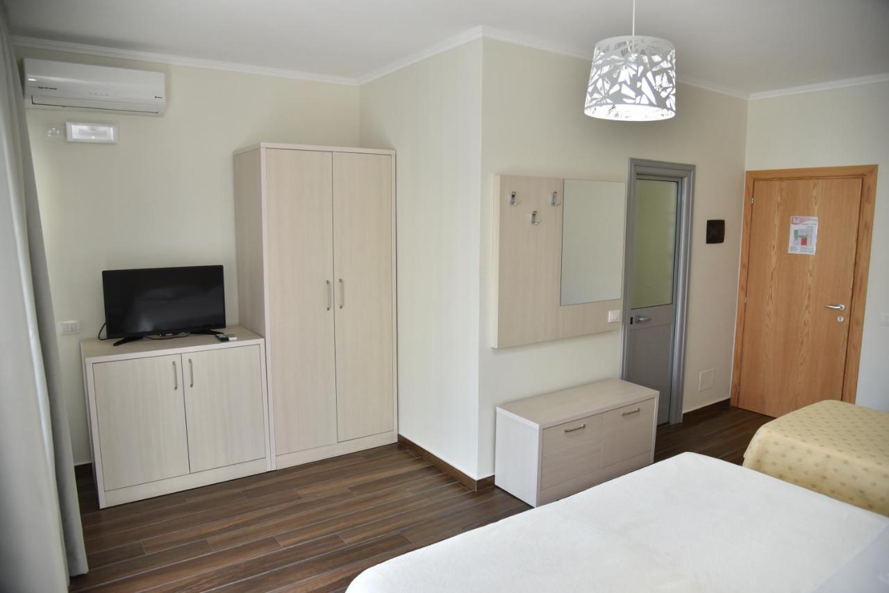 Hotel Imperiale Драч Екстериор снимка