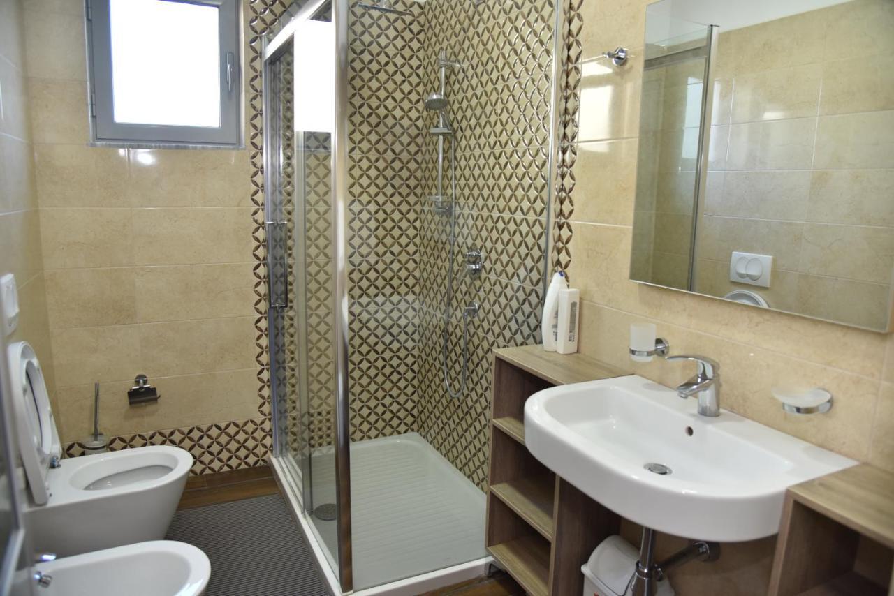 Hotel Imperiale Драч Екстериор снимка