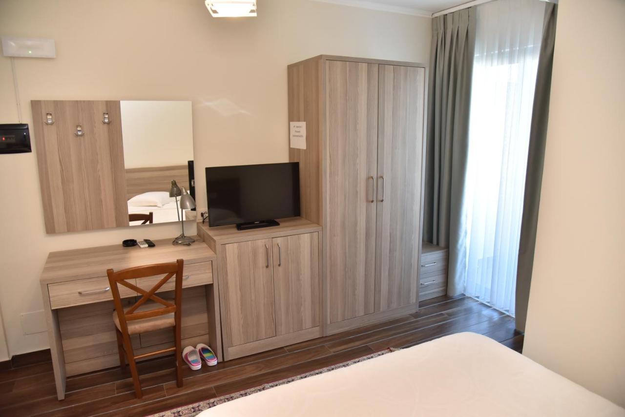 Hotel Imperiale Драч Екстериор снимка