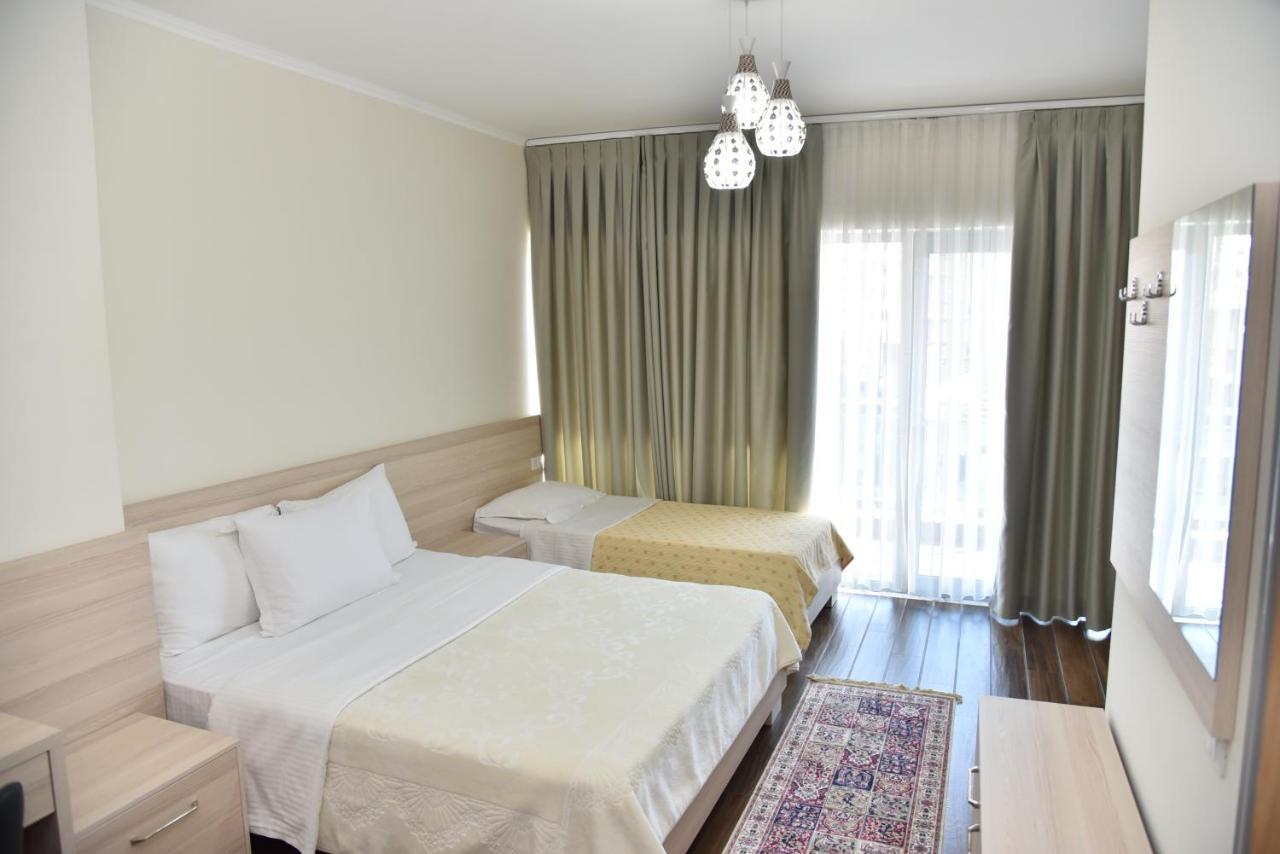 Hotel Imperiale Драч Екстериор снимка