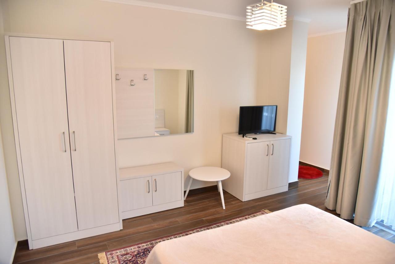 Hotel Imperiale Драч Екстериор снимка