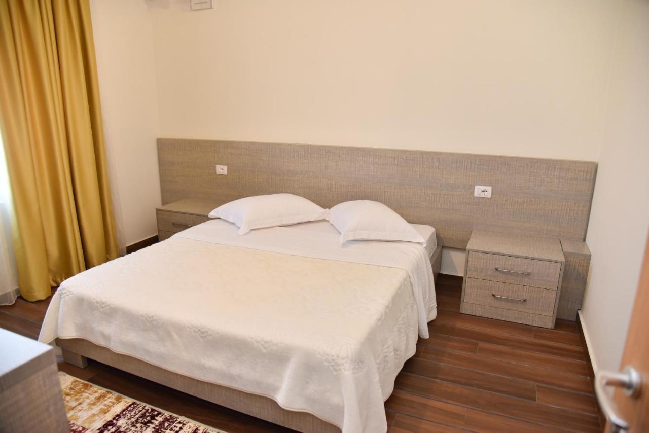 Hotel Imperiale Драч Екстериор снимка